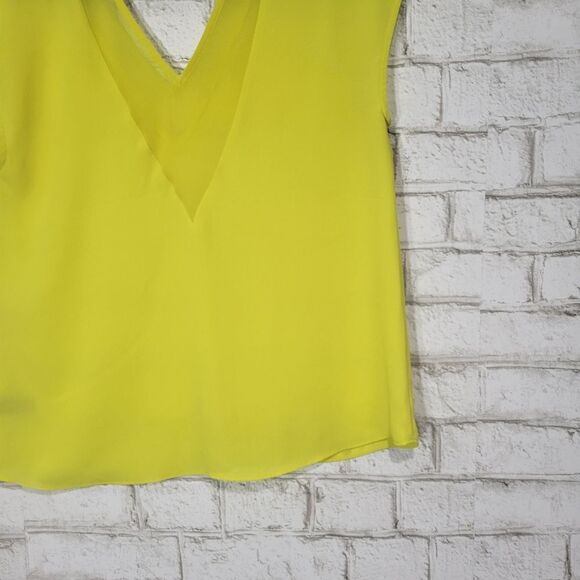 Express yellow v-neck flowy tank - Picture 12 of 14